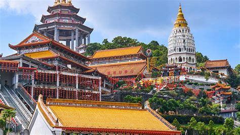  ¡Sumérgete en la Historia y la Naturaleza en el Templo Kek Lok Si!