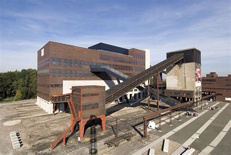  ¡Sumérgete en la Historia con el Museo Zollverein! Una joya arquitectónica de la era industrial