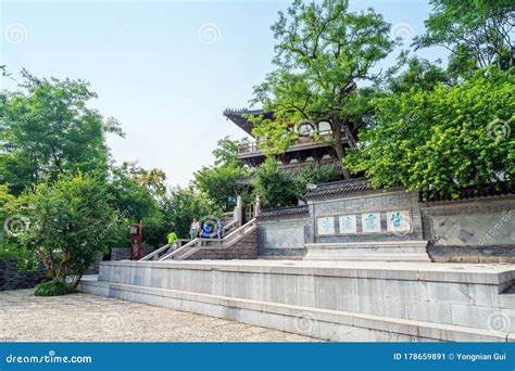 ¡Sumérgete en la Historia y la Belleza del Templo de Beigu Shan!