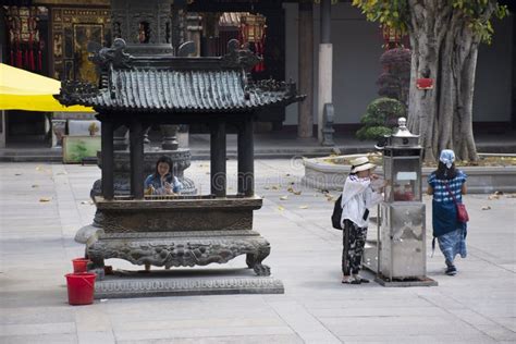 ¡El Pabellón de la Paz y el Templo Kaiyuan: Un viaje a través del tiempo en Kaifeng!