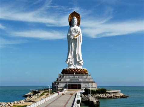 ¡Sumérgete en la historia y la belleza del Templo de Guanyin en Shaoxing!