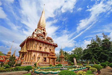 ¡Sumérgete en la Historia y la Belleza Natural del Santuario Wat Chalong en Phuket!