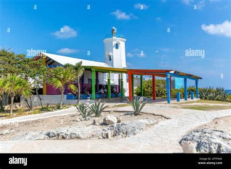  El Faro de la Isla Mujeres: ¡Un faro encantador con vistas panorámicas al Caribe!