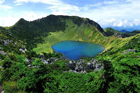 ¿Listo para explorar la magia de los lagos volcánicos en el Lago Yeyu?